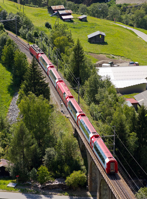 31jan-swiss-aerial-view-on-glacier-express-panorama-train-crossing-bridge-and-green-rural-valley-vallais-switzerland-12637335_xxl