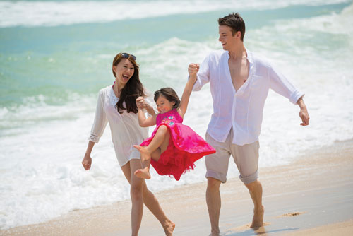 jul-22-br-family-on-beach