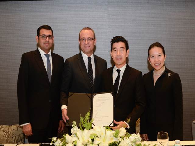 meliabangkok_signing_1-1