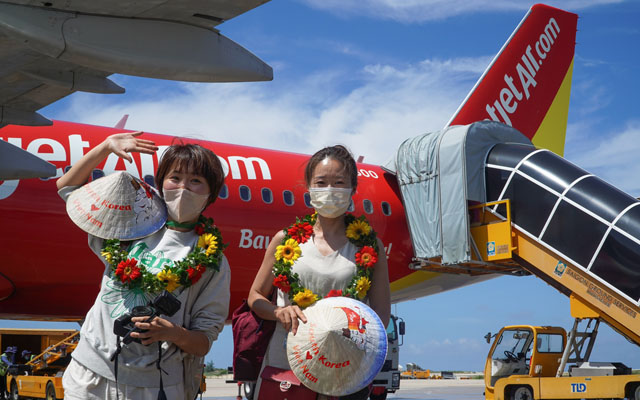 Korean travelers arrived in Vietnam on Vietjet s flight 640 - Travel News, Insights & Resources.