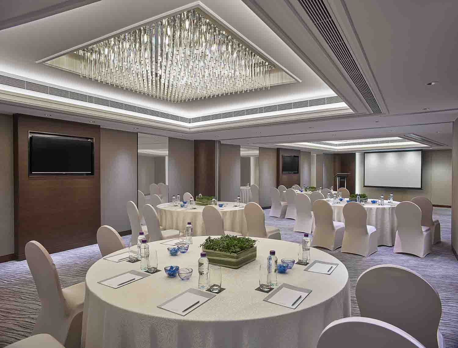 new_world_millennium_hong_kong_hotel_-_event_room_-_half_moon-1