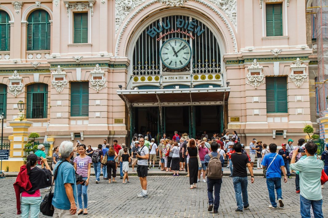 Vietnam tourism traffic rises for first time in 13 months