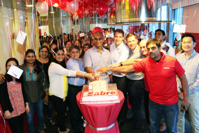 sabre_apac_one_year_anniversary_-_cake_cutting_singapore